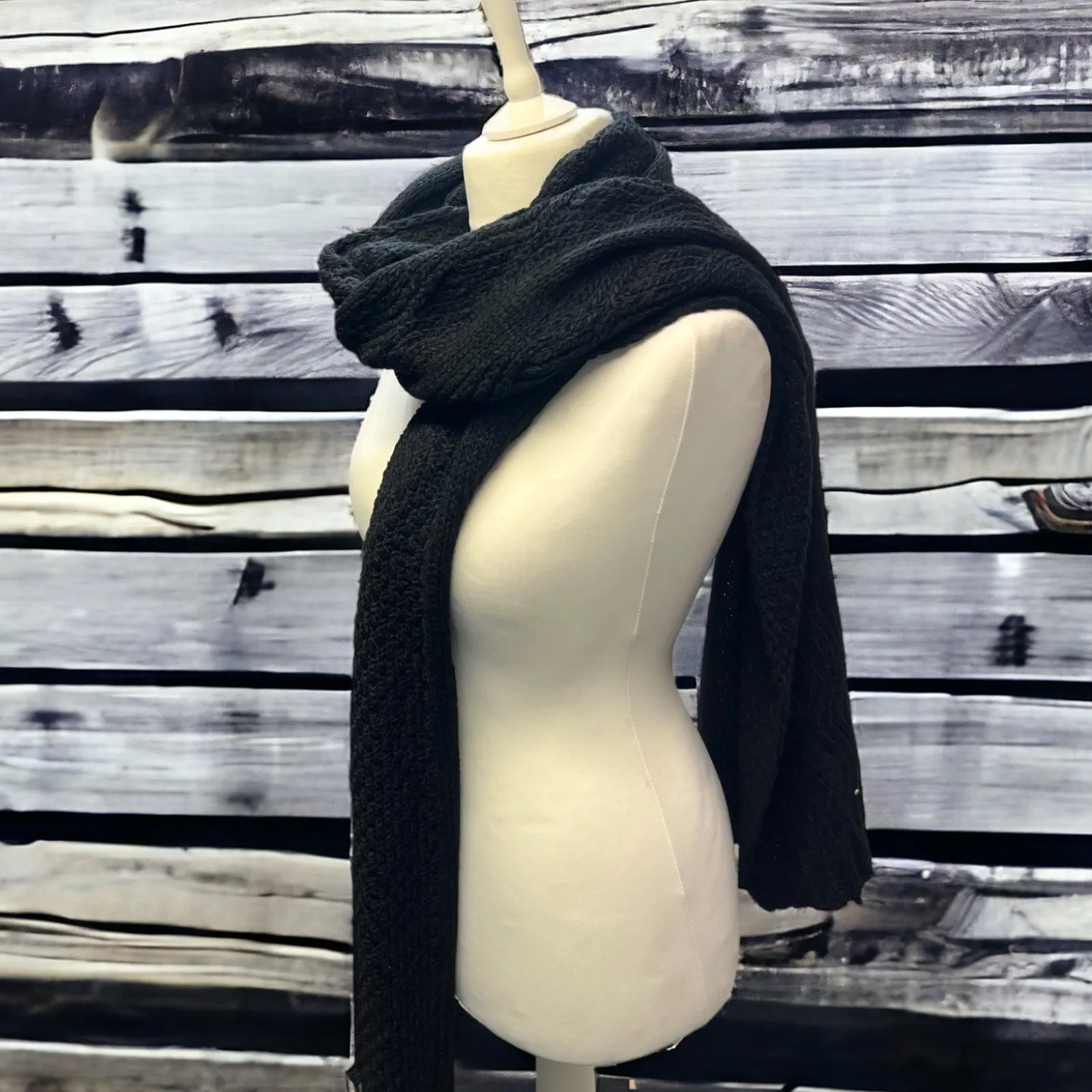 Jess & Lou Chunky Knit Black Cable knit Scarf SW585