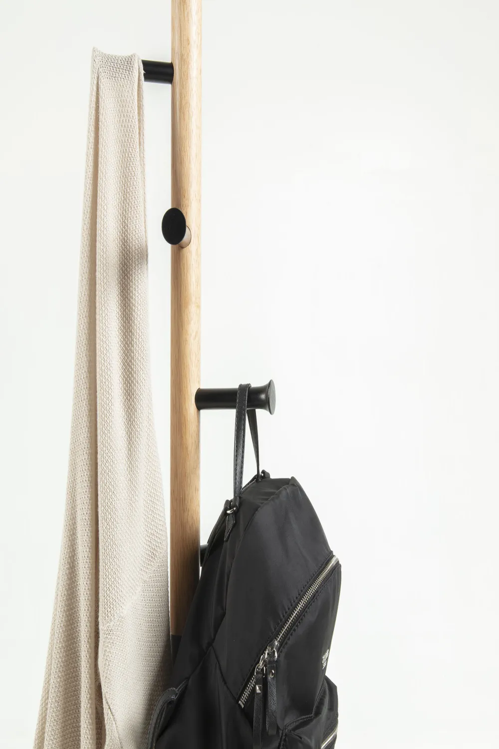 Modern Wooden Coat Rack | La Forma Chenai